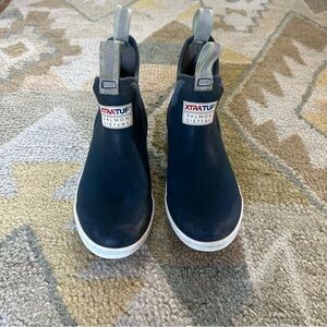 Xtratuf Women’s Navy Slip-On Rain Shoes size 6
